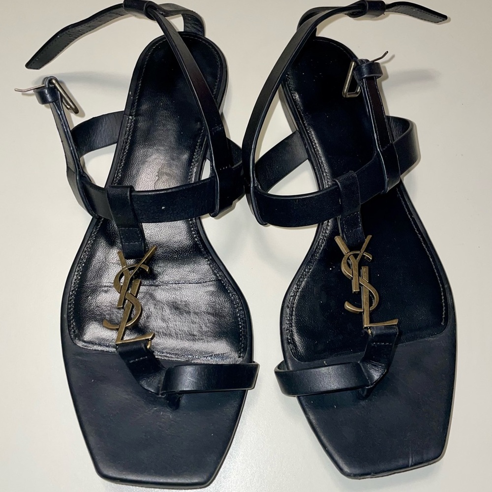 Cassandra FLAT SANDALS LEATHER GOLD-TONE MONOGRAM Black YSL Saint Laurent
